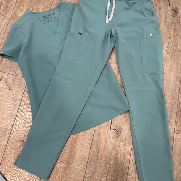 Figs Scrubs sets! 16 sets in total. - Picture 13 of 16